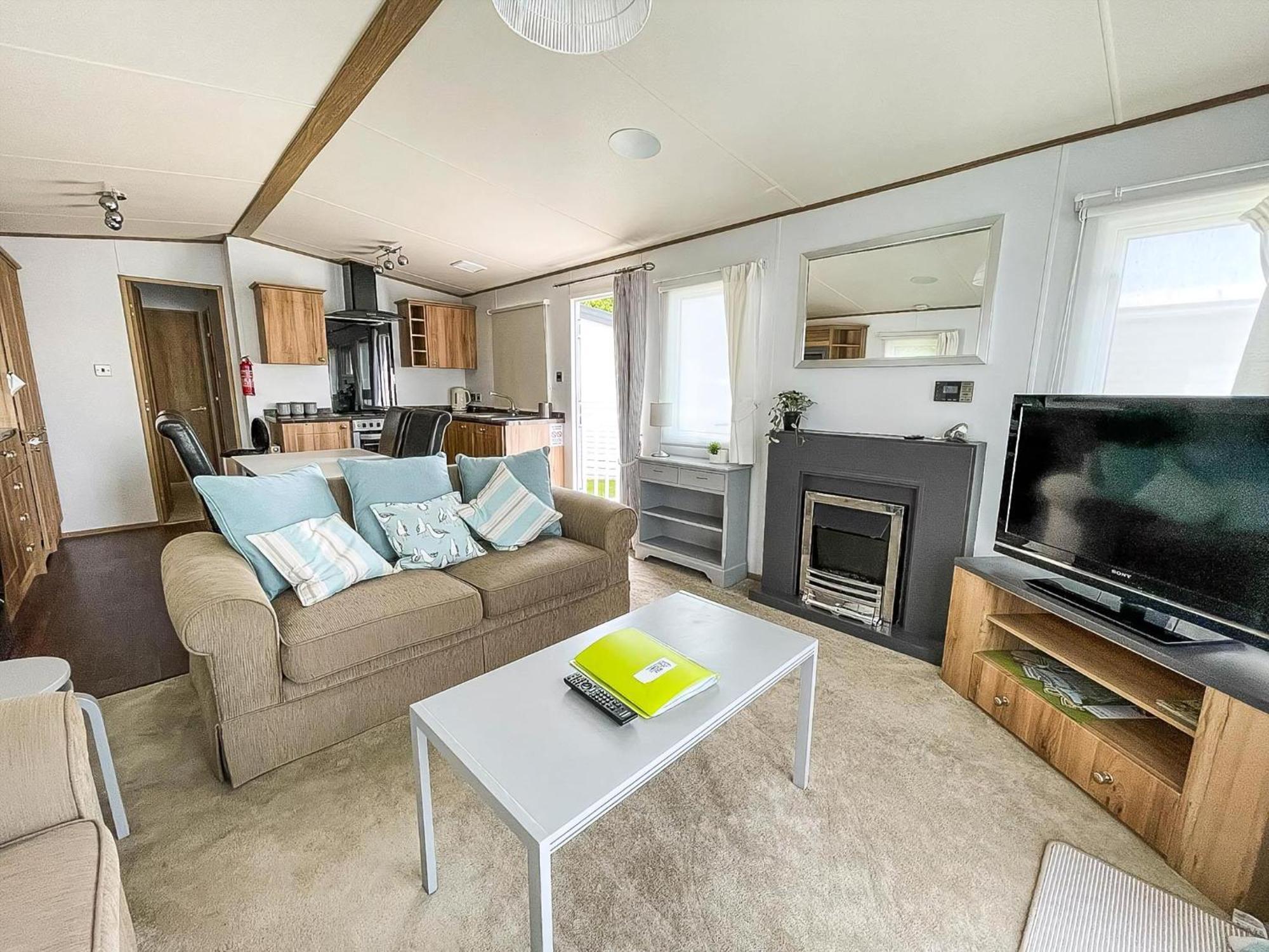 Beautiful Caravan With Decking At Carlton Meres Holiday Park, Suffolk Ref 60022M Saxmundham Exterior foto