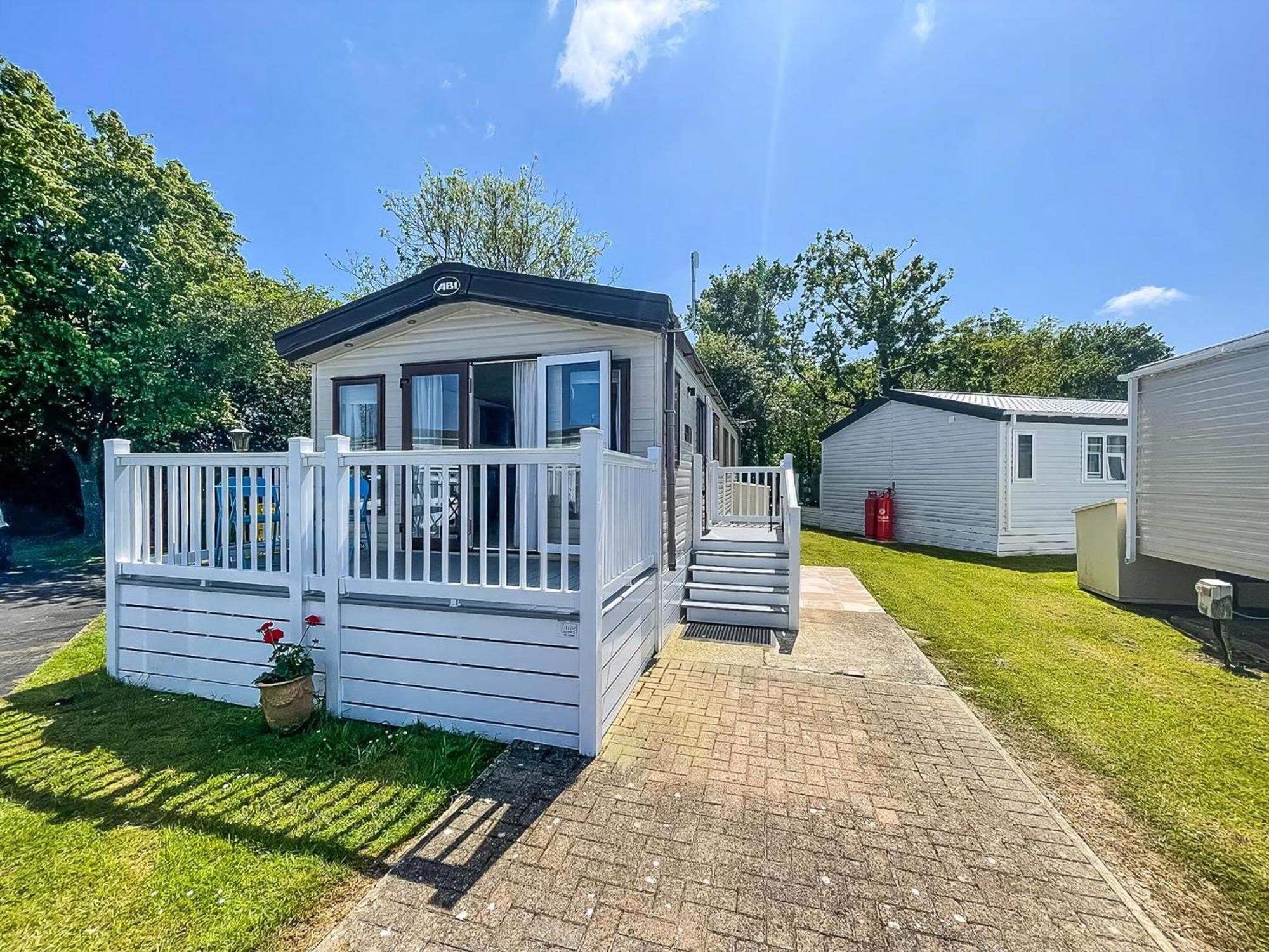 Beautiful Caravan With Decking At Carlton Meres Holiday Park, Suffolk Ref 60022M Saxmundham Exterior foto